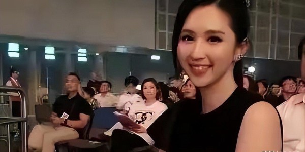 必威体育登录入口-体操女神退役后恋大51岁干爹，开启人生新篇章